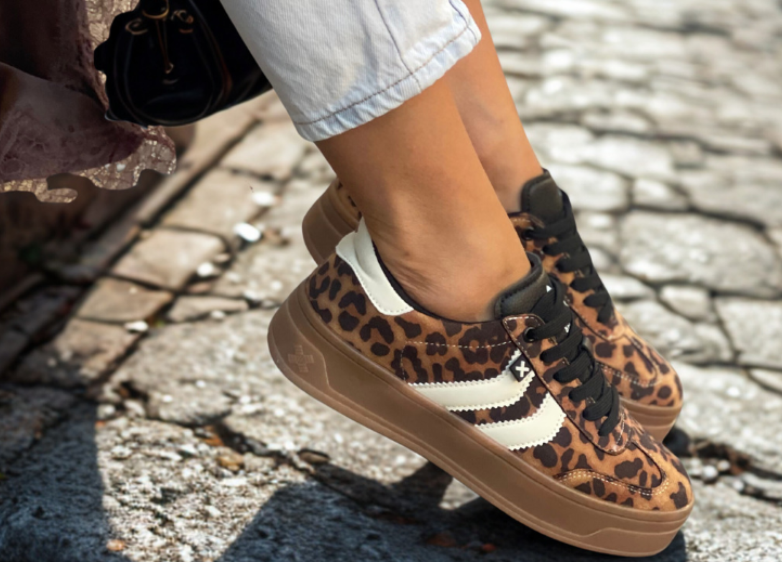 SNEAKERS22.png